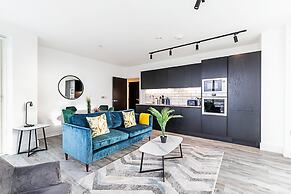 Modern North Acton Flat With City View