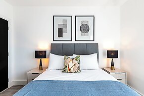 Modern North Acton Flat With City View