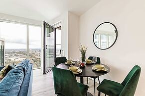 Modern North Acton Flat With City View