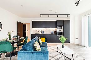 Modern North Acton Flat With City View