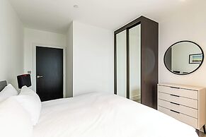 Modern North Acton Flat With City View