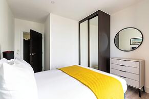 Modern North Acton Flat With City View