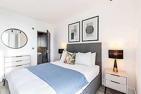 Modern North Acton Flat With City View