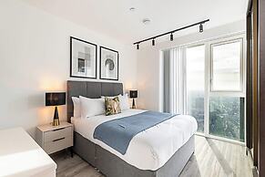 Modern North Acton Flat With City View