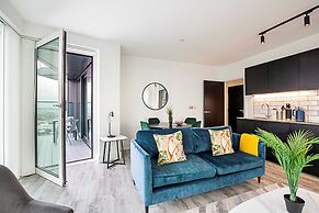 Modern North Acton Flat With City View