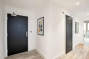 Modern North Acton Flat With City View