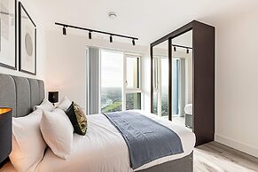 Modern North Acton Flat With City View