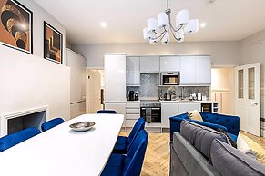 Beautiful Two Bedroom Abode in Notting Hill