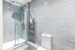 Beautiful Two Bedroom Abode in Notting Hill