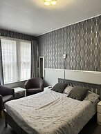 EASTON AT THE MAJESTIC