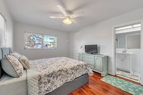 Sunny Retreat In Clearwater 2 Bedroom Home by RedAwning