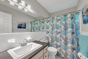 Sunny Retreat In Clearwater 2 Bedroom Home by RedAwning