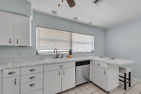 Sunny Retreat In Clearwater 2 Bedroom Home by RedAwning