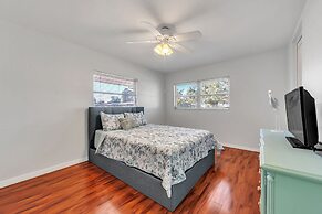 Sunny Retreat In Clearwater 2 Bedroom Home by RedAwning