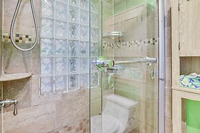 Centrally Located Philadelphia Townhome w/ Patio!