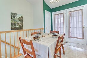 Charming Shenandoah Retreat w/ Deck & Grill!