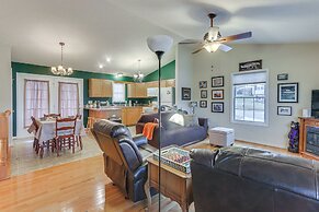 Charming Shenandoah Retreat w/ Deck & Grill!