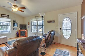 Charming Shenandoah Retreat w/ Deck & Grill!