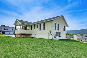 Charming Shenandoah Retreat w/ Deck & Grill!