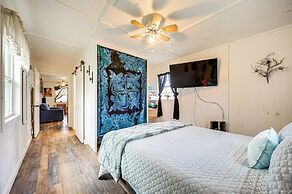 Cozy Canyon Lake Cottage Rental w/ Private Hot Tub