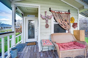 Cozy Canyon Lake Cottage Rental w/ Private Hot Tub
