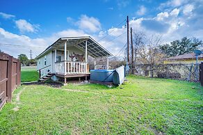 Cozy Canyon Lake Cottage Rental w/ Private Hot Tub