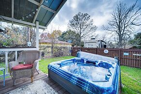 Cozy Canyon Lake Cottage Rental w/ Private Hot Tub