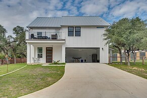 Pet-friendly Spicewood Home w/ Deck + Gas Grill!