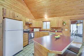 Cozy Wisconsin Cabin w/ Deck, Kayaks & Lake Views!