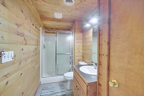 Cozy Wisconsin Cabin w/ Deck, Kayaks & Lake Views!