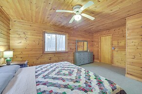 Cozy Wisconsin Cabin w/ Deck, Kayaks & Lake Views!