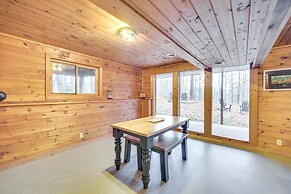 Cozy Wisconsin Cabin w/ Deck, Kayaks & Lake Views!