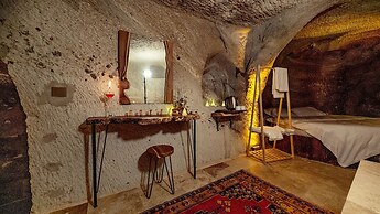 Crassula Cave Hotel