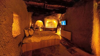 Crassula Cave Hotel