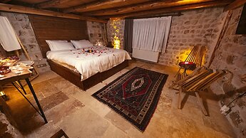 Crassula Cave Hotel