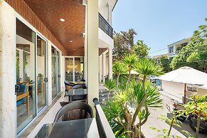 Full Moon Apartments