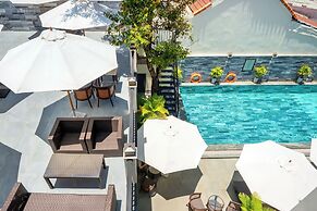 Full Moon Apartments