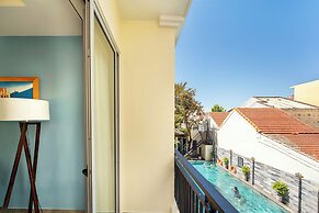 Full Moon Apartments