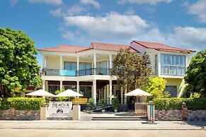 Full Moon Apartments