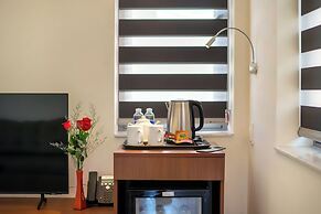 Full Moon Apartments