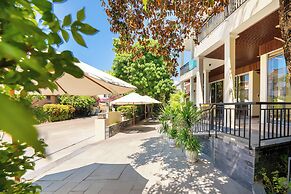 Full Moon Apartments