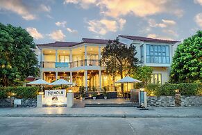 Full Moon Apartments