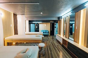 Full Moon Apartments