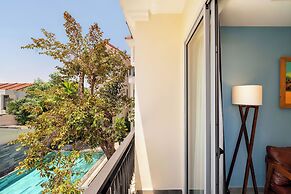 Full Moon Apartments