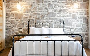 Pine Cove Treehouses & Cabins