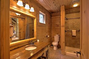 Pine Cove Treehouses & Cabins