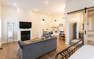 Pine Cove Treehouses & Cabins