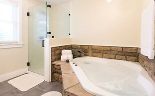 Pine Cove Treehouses & Cabins