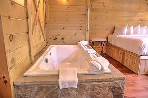 Pine Cove Treehouses & Cabins