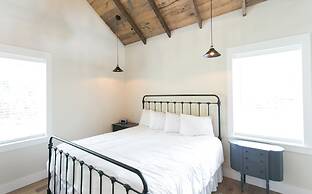 Pine Cove Treehouses & Cabins